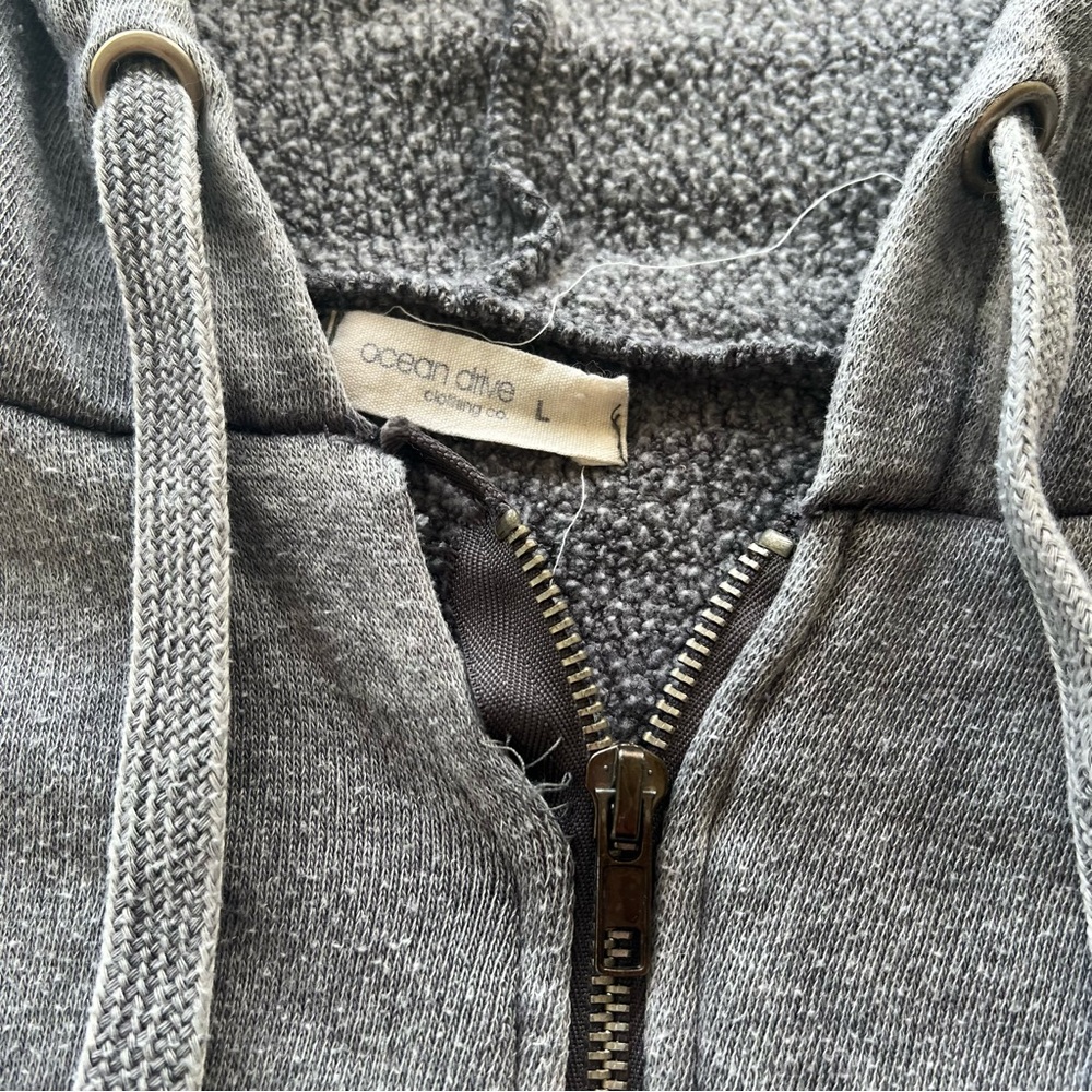 ✅ Ocean Drive Gray Zip-Up Hoodie. Zipper needs sewing - Picture 2 of 9
